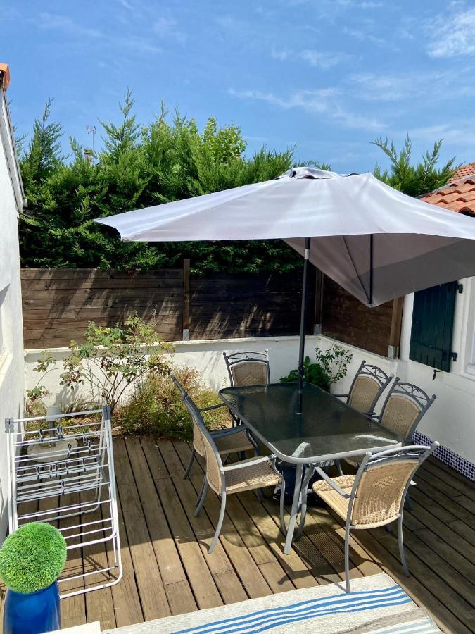 אנגלה Agreable Maison De Ville Avec Une Belle Terrasse מראה חיצוני תמונה