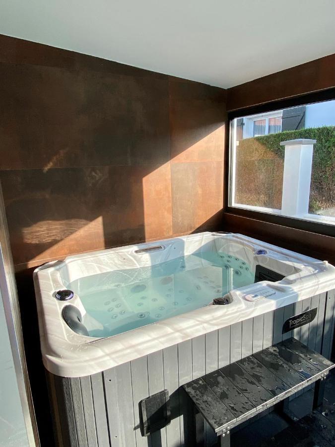 אנגלה Agreable Maison De Ville Avec Une Belle Terrasse מראה חיצוני תמונה